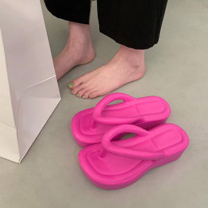 LHFriday ขายดี🎯รองเท้าเตะแฟชั่นผู้หญิง รองเท้าพื้นสูง  ทรงสวยงานดีพิ้นหนานุ่มใส่สบายไม่หนักเท้าไม่มีจะไหวหรอสาว🎊 มี4สีให้เลือก โทนสีขับผิวเท้า เด่นๆจี๊ดๆไม่เหมือนใคร กดสั่งแล้วใส่เลย🩴