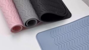 Heysam Large Silicone Heat Resistant Mat Pad for Flat Iron and Hair Straightener 2-in1 Suitable Hot Hair Tools and Curling Irons Mat Black