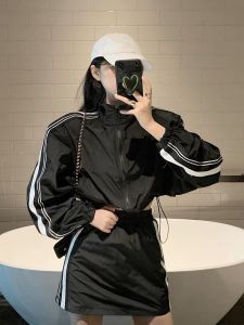 Sét bộ nữ áo khoác gió dây rút croptop chân váy chữ A hoạ tiết kẻ sọc trẻ trung cá tính năng động phong cách thể thao