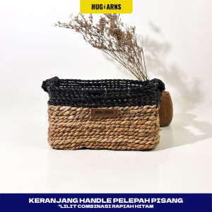 HUGeARNS - Keranjang Handle 2 Pelepah Pisang Lilit Combinasi Rapiah Hitam / Box Storage Multifungsi Anyaman Tempat Penyimpanan / Home Decor Ramah Lingkungan / Keranjang Anyaman Pelepah Pisang Anyaman Rapiah Kombinasi / Penyimpanan Anyaman Serbaguna