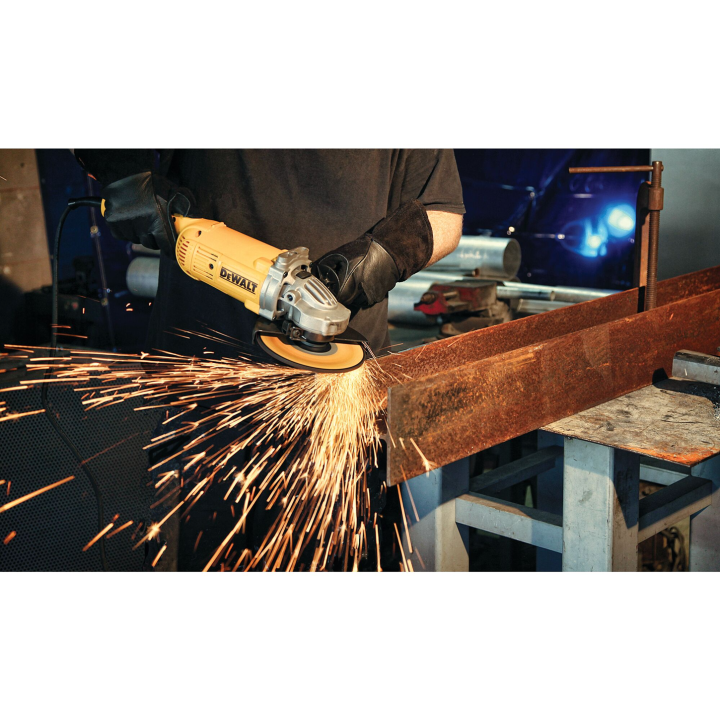 Dewalt%20DWE496%20Angle%20Grinder%209"%20-%20Image%204