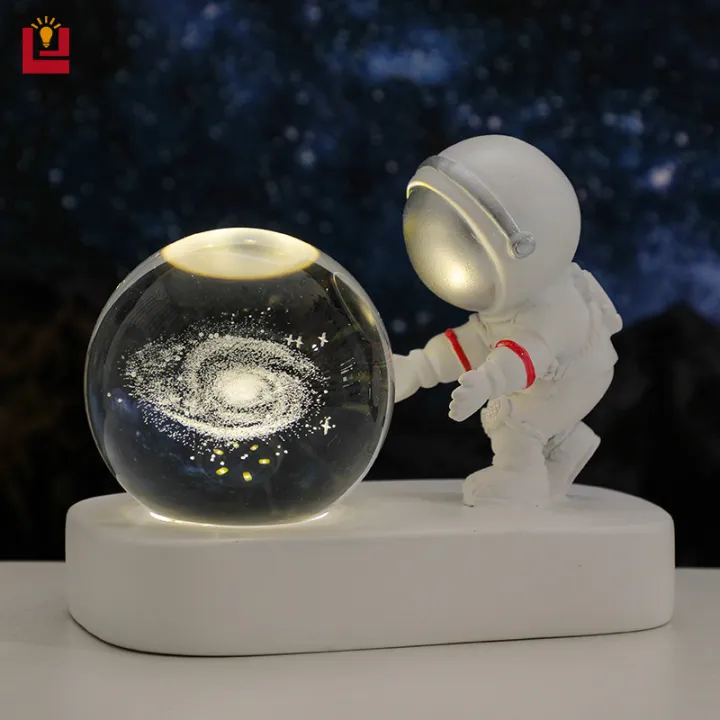 โคมไฟตั้งโต๊ะ YONUO โคมไฟกลางคืน รูปนักบินอวกาศ ประดับลูกบอลคริสตัล เรืองแสง ขนาดเล็ก สําหรับตกแต่งห้อง ของขวัญวันเกิด