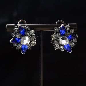 Fashionable Ring Gift 银针欧美时尚镶钻花朵耳环复古百搭耳钉跨境轻奢高级感耳饰批发女