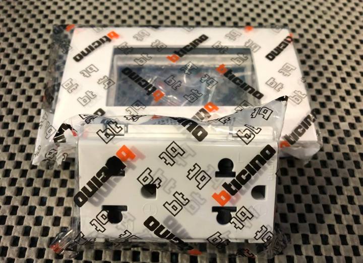 Bticino Duplex Universal Outlet with Ground