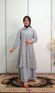 Gamis Muslim Anak Remaja Perempuan 6-12 Tahun Brukat Mix Crinkle Auter Lepas Dengan Aksen Payet Swarovski Terbaru Dan Elegan