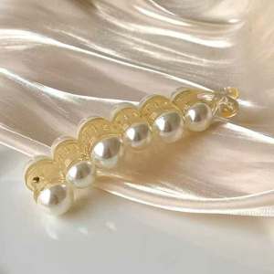 BECORATE Pearl Banana Clip One-word Clip Back Head Vertical Clip Big Ponytail Hair Pin Women Hair Accessories
