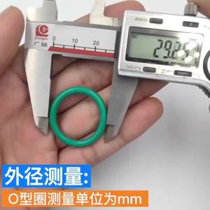 ขนาดเส้นผ่านศูนย์กลางของสายยางฟลูออรีน 8.6 เส้นผ่านศูนย์กลางภายนอก 50-460 ทนต่อกรดและด่าง O แหวนซีลชนิดทนความร้อนสูง แหวนยางฟลูออรีนทนการสึกหรอ