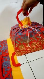 12 pcs Tas Hajatan Serut Batik Warna Ukuran 22x22x26cm Sablon souvenir goodie bag kain spunbond