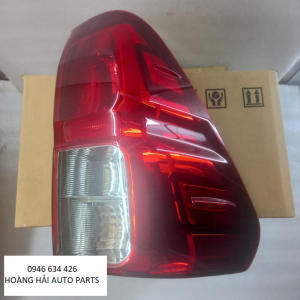 Đèn phanh Toyota Hilux. Mã 81561-0K261. Hình là hàng chính hãng. Quý khách vui lòng chọn loại hàng và vế cần mua
