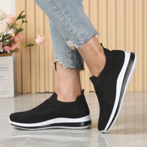 Amiraa Sepatu Kasual Wanita Ringan Desain Simpel tapi Tetap Stylish