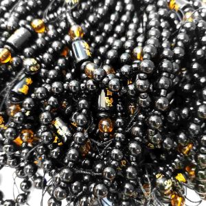 สร้อยคอประจําปีเกิด ลูกปัดสีดําขนาด 6 และ 3 มม. ลูกปัดสลักอักษรมนต์ตรา8 มม. สลักรูปปีเกิดสีทอง ความยาวประมาณ 32 cm. ถ่ายภาพจากสินค้าจริงค่ะ