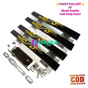 Set kunci pintu rumah lengkap dengan 4 gagang tarikan dan 1 body kunci model daun pintu 2 kupu tarung dengan desain motif emas pada gagang hitam.