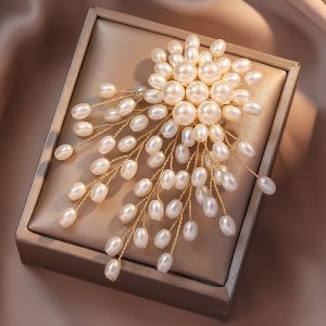 Eye-catching Pearl Rhinestone Floral Brooch Retro Women Brooch Pin for Dresses Bags Hair Decoration
