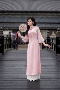 Áo dài nữ cách tân nữ Thanh Mai thiết kế hoạ tiết Hồ Điệp tay lỡ cổ trụ may sẵn Áo dài Truyền Thống nữ màu Hồng đính nơ