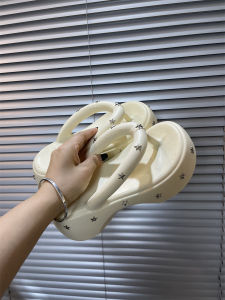 [Free Shipping] Thick-soled star-shaped flip-flops for women suitable for outdoor wear in summer 2025 new style beach sandals