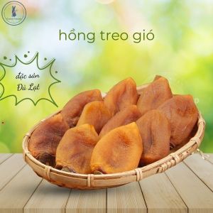 Hồng treo gió đặc sản Đà Lạt với công nghệ treo sấy gió Nhật Bản giữ vị ngọt thanh thơm ngon dẻo mịn Carrot House.