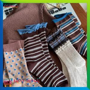 QUNED ถุงเท้าแบบมีแถบสีแบบย้อนยุคสำหรับผู้หญิงถุงเท้ายาวปานกลางอบอุ่นสำหรับฤดูหนาวถุงเท้าใส่ในบ้านแบบเนื้อนุ่มหนาสไตล์เกาหลี