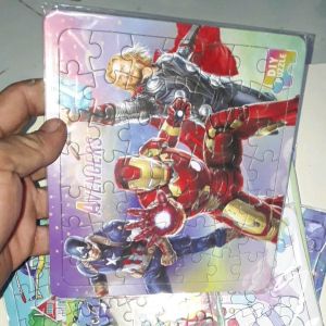 Một hình bộ ráp tranh bằng giấy bìa cứng kích thước 16x15cm có nhiều mẫu rất đẹp