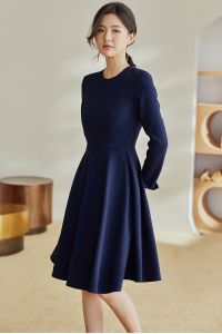 Đầm xòe màu xanh đen trơn cổ tròn tay dài