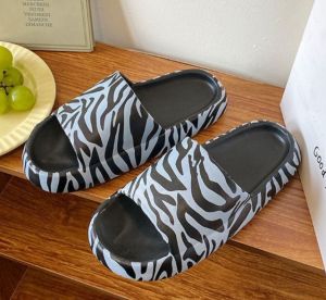 [CLEARANCE🇲🇾] Womens 2022 Cow/ Zebra New Design Thick and Soft Bottom Black/ White Flip-Flop Casual Outdoor Summer Slipper Sandal Kasut Sliper Perempuan (Size Euro36-41)