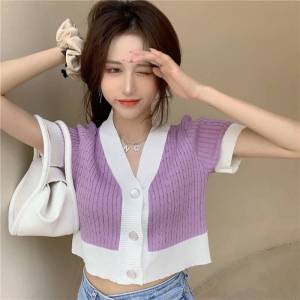 FF.fashion - พร้อมส่ง เสื้อครอปไหมพรม คอวี สีทูโทน แต่งกระดุม ใส่สบายสไตล์เกาหลี #K921