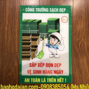 Biển báo mica yêu cầu vệ sinh dọn dẹp sau mỗi giờ làm KT20x30cm