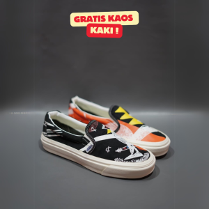 SEPATU VANS21 SLIP ON VAULT OG ANAHEIM KARAKTER MOMAH HITAM PUTIH KANVAS 36-43