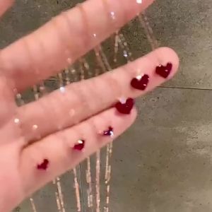 「 Tín hiệu tình yêu 」 Dây chuyền trái tim đỏ hồng dành cho nữ mặt dây chuyền lấp lánh dây chuyền xương quai xanh món quà đơn giản và thanh lịch.