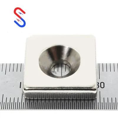 Nam châm đất hiếm có lỗ vát hình vuông kích thước 20x20x5mm