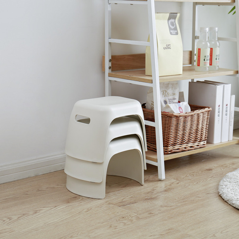 เก้าอี้อาร๋มแชร์ Smiley Home เก้าอี้พลาสติกทรงเตี้ย ใช้สำหรับนั่งใช้งานทั่วไป หรือ วางสิ่งของได้
