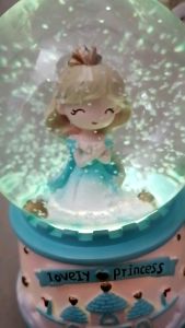 Aneka Snowball kotak musik seri Princess/  bola air salju ukuran Medium/  snow globe lagu romantis Canon in D Beethoven / lampu warna warni oleh Vinvin Pink Store