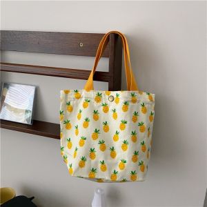 [พร้อมส่ง] กระเป๋าถือ ลายน่ารัก มีหลายลายให้เลือก กระเป๋า กระเป๋าแฟชั่น กระเป๋าถือใบเล็ก