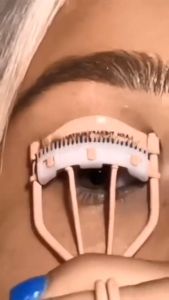 Eyelash Curler With Comb Long-lasting Curling Eye Makeup Tool eyelash Curler COD