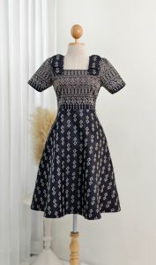 ชุดเดรสผ้าทอลายขอ คอเหลี่ยม แต่งโบว์ไหล่ กระโปรงทรงย้วย สวยมากๆค่า (S-2XL) KS563