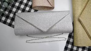 Larcenciel  กระเป๋าคลัทช์ผู้หญิง  กระเป๋าคลัทช์เย็นแบบมันเงา  พร้อมสายโซ่ที่ถอดออกได้