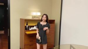 Dazzlin  จั๊มสูทแขนพองคอสี่เหลี่ยมสไตล์ฝรั่งเศสกางเกงขาสั้นขากว้างเอวสูงใส่แล้วดูผอมจั๊มสูทผู้หญิงทรงสลิม