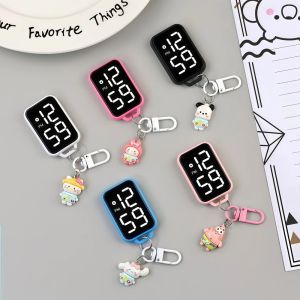 UTOPUS Màn hình kỹ thuật số Đồng hồ bỏ túi mini có móc khóa Patrick Star/ Hello Kitty/ Pochacco Hình vuông Đồng hồ bỏ túi phát sáng Dễ thương Sanrio Đồng hồ treo điện tử Phụ kiện thời trang