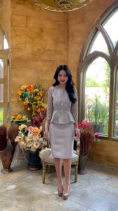 สวยมากค่ะ เดรสออกงาน เอวระบายแต่งลูกไม้และปักมูก รูปแบบดี สีชมพู เทา เหลืองทอง M-3XL