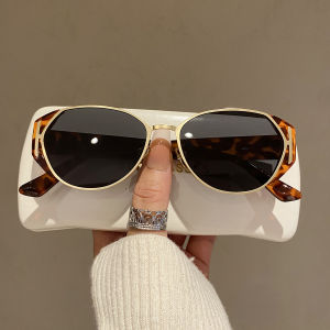 Kacamata Hitam Poligonal Trendi Pria Wanita Pelindung Matahari Luar Ruangan