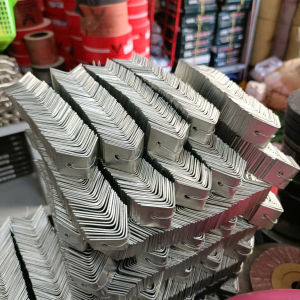 Ke góc vuông mạ kẽm 2x2x2cm dày 1mm – Phụ kiện cố định nối khung lắp ráp chắc chắn