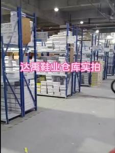 รองเท้าส้นสูงแบบส้นเข็มสำหรับผู้หญิง 2025 ฤดูใบไม้ผลิและฤดูใบไม้ร่วงใหม่ สีดำพร้อมพื้นรองเท้าสีแดง 10 รองเท้าส้นแบนปลายแหลมขนาดใหญ่