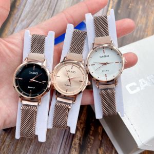 Watchhiend นาฬิกาข้อมือผู้หญิง หน้าปัดสวยขนาด 32มม. สายแม่เหล็ก ปรับสายได้ตามขนาดข้อมือ พร้อมกล่อง