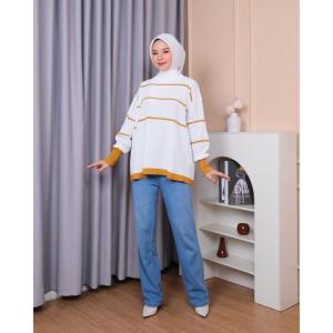 Blouse Rajut Wanita Tangan Balon Oversize Garis Monokrom - Nyaman & Trendi