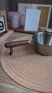 150ML 410 Stainless Steel Oil Pouring PotSaucepan Wooden Handle Pour Spout Hot Oil Pan Kitchen Cooking Pot