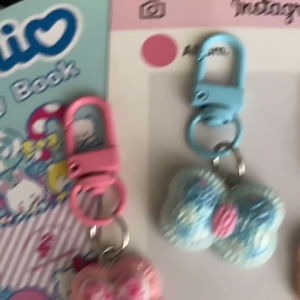 เรซินที่ละเอียดอ่อนพวงกุญแจสัตว์ดีไซน์มินิมอลวัสดุน้ำหนักเบาของขวัญอเนกประสงค์สำหรับผู้หญิงของที่ระลึกมิตรภาพ