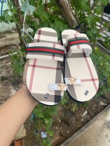 Dép xỏ ngón nữ  quai và đế sọc vàng (dép xăng đan học sinh )