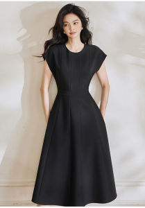 Đầm Xòe Đen Thanh Lịch Cổ Tròn Vẻ Đẹp Quyến Rũ và Sang Trọng