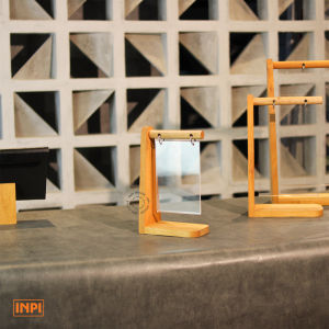 Stand Display Menu Gantung Kayu Akrilik - INPI House