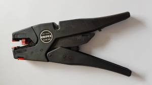 Knipex คีมปอกสายไฟแบบอัตโนมัติ (12 40 200) จากเยอรมัน (8นิ้ว)