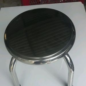 Ghế inox ngồi thấp mặt tròn  cao 30cm   inox 201 và inox 304 dày 1li . Ghế cầm nặng tay và rất chắc chắn .